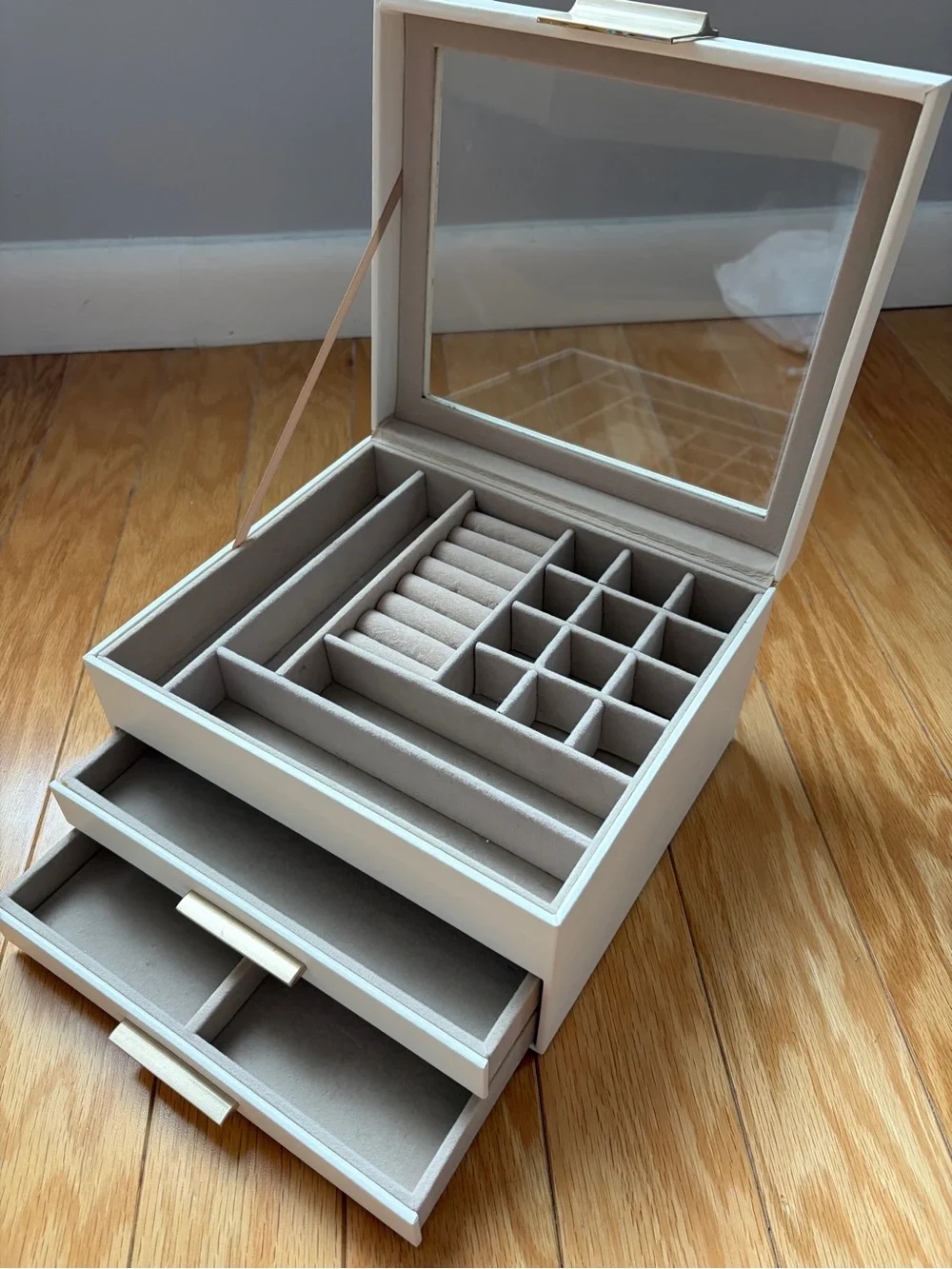 Cream Jewelry Organizer with Multi-Compartment Storage - Picture 4 of 12